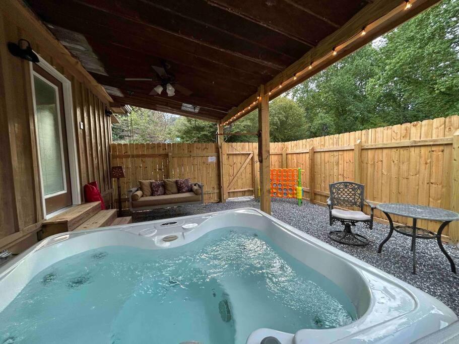 Blissful Nook Tiny Home ~ Cozy Retreat W/ Hot Tub; Near Town And Deep Creek Брайсън Сити Екстериор снимка