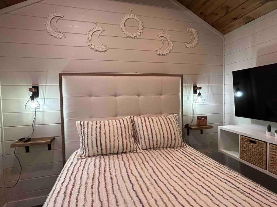Blissful Nook Tiny Home ~ Cozy Retreat W/ Hot Tub; Near Town And Deep Creek Брайсън Сити Екстериор снимка