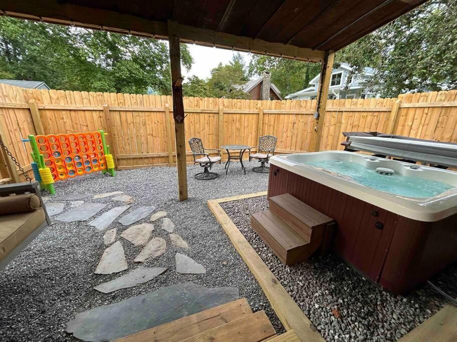 Blissful Nook Tiny Home ~ Cozy Retreat W/ Hot Tub; Near Town And Deep Creek Брайсън Сити Екстериор снимка